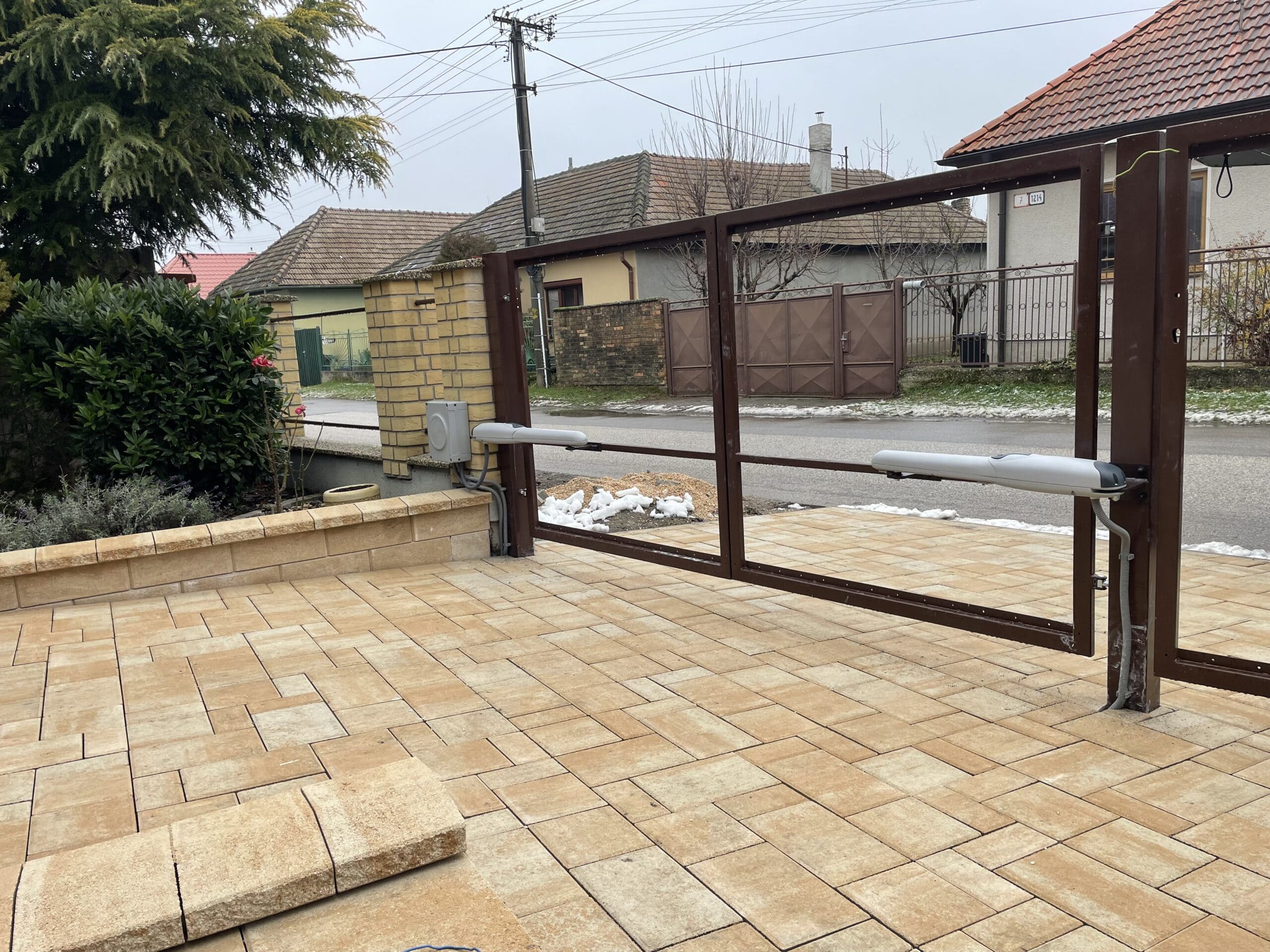 Montáž a servis pohonov vstupných brán NICE a CAME – KOVOSTYL, realizácia 6