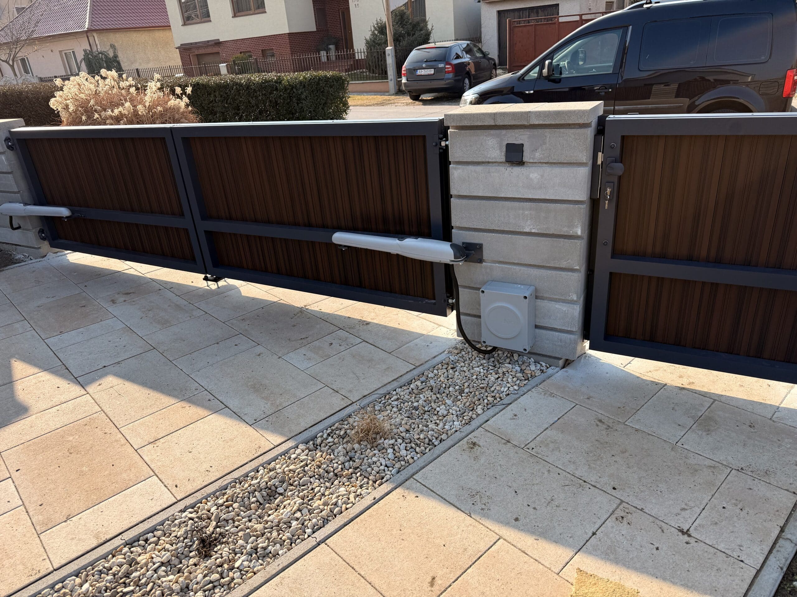 Montáž a servis pohonov vstupných brán NICE a CAME KOVOSTYL